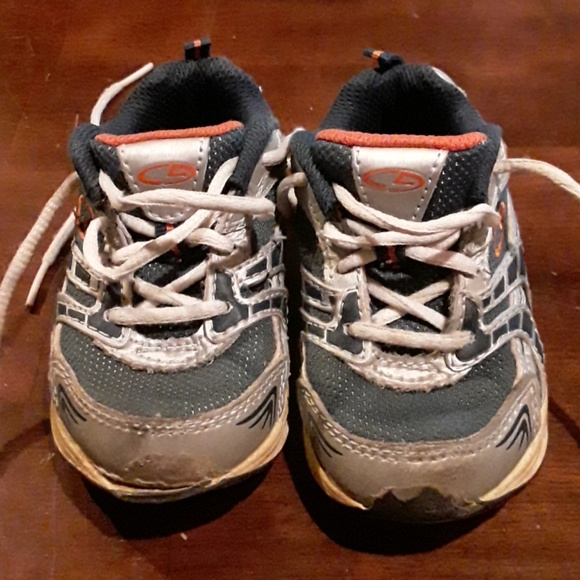 unidentified Other - Size 5 Sneakers